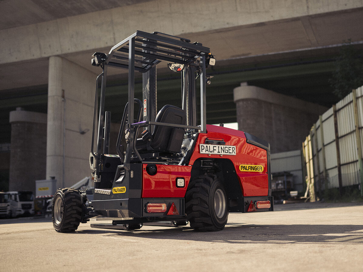 The new PALFINGER FLS 25 truck mounted forklift 