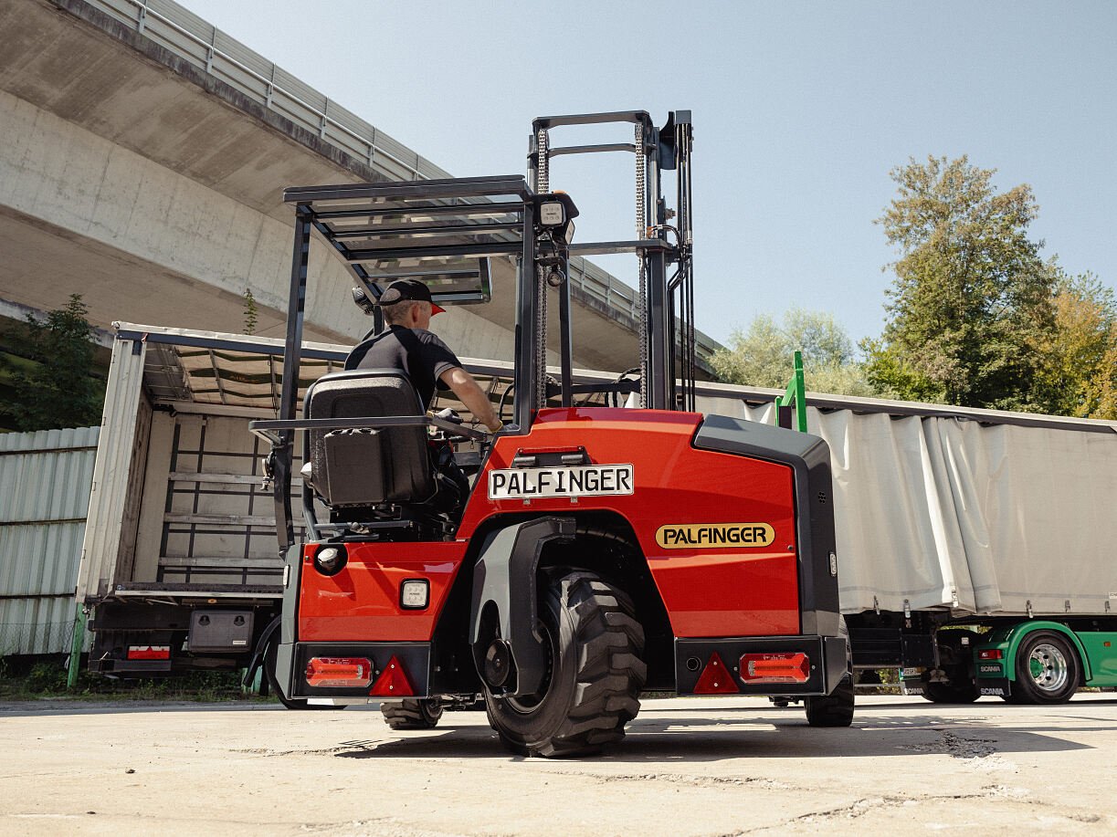 The new PALFINGER FLS 25 truck mounted forklift 