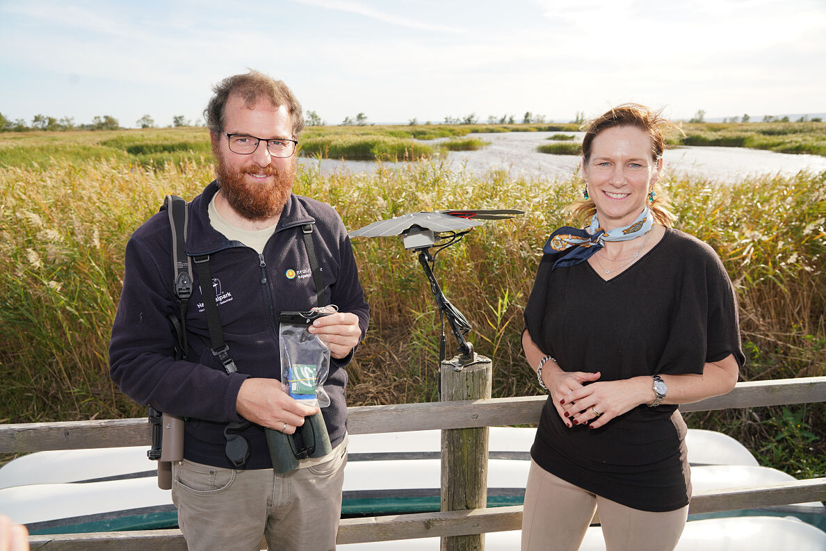 Arno Cimadom vom Nationalpark Neusiedler See-Seewinkel und Catharina Rieder von Huawei 