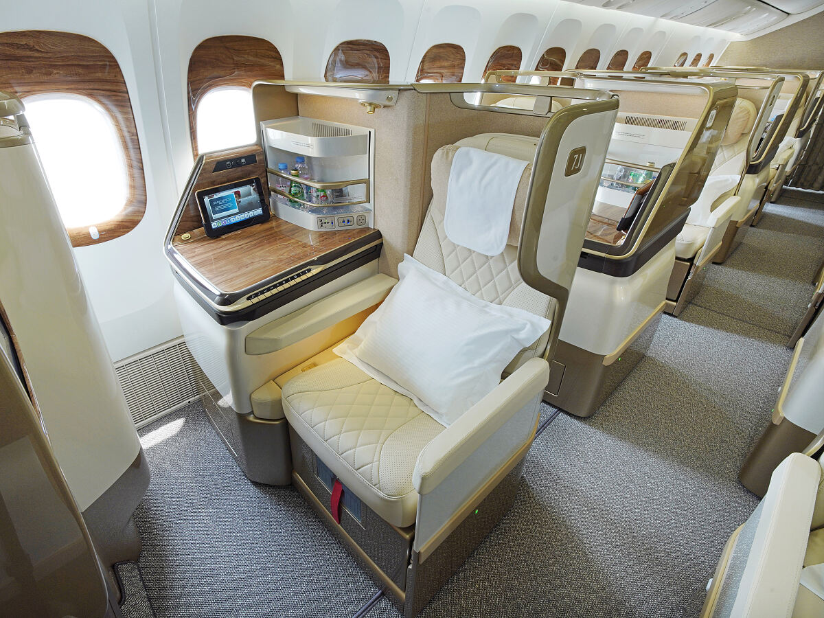 Neue Emirates Business Class in der modernisierten Boeing 777