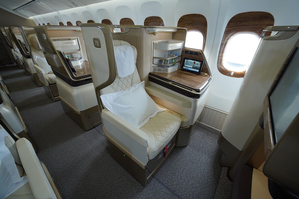 Neue Emirates Business Class in der modernisierten Boeing 777