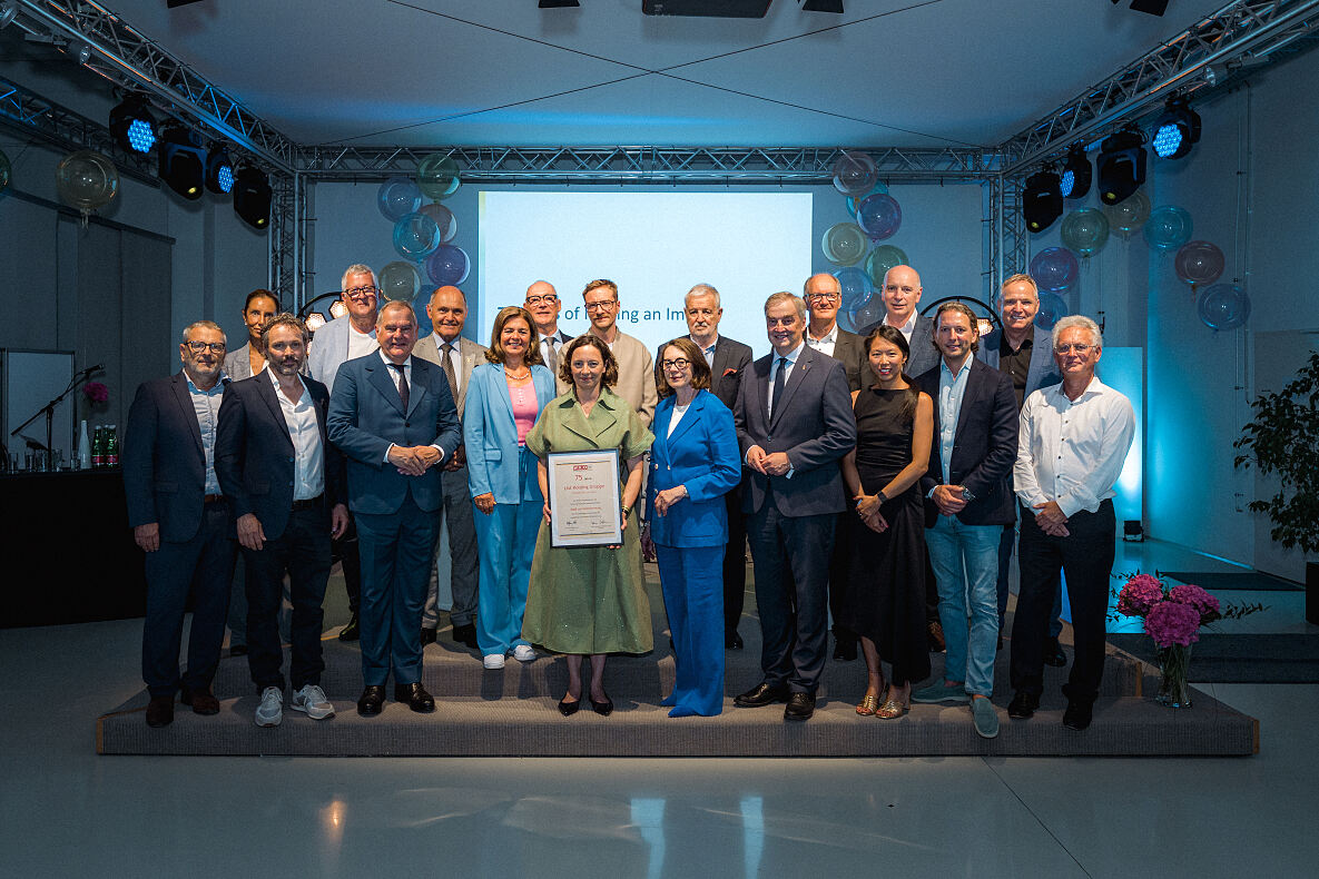 The List family on stage alongside many long-standing companions.