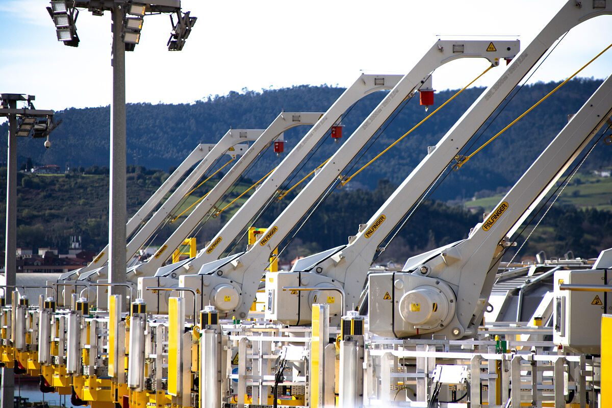 PALFINGER MARINE supplies service cranes for Polands largest offshore wind farm. 