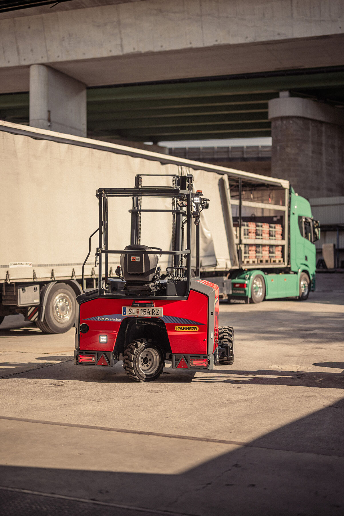 Aufgrund des modularen Designs erfüllt die FL-Baureihe die Anforderungen unterschiedlicher Branchen von Transport und Logistik bis hin zu Bauwesen und Infrastruktur.