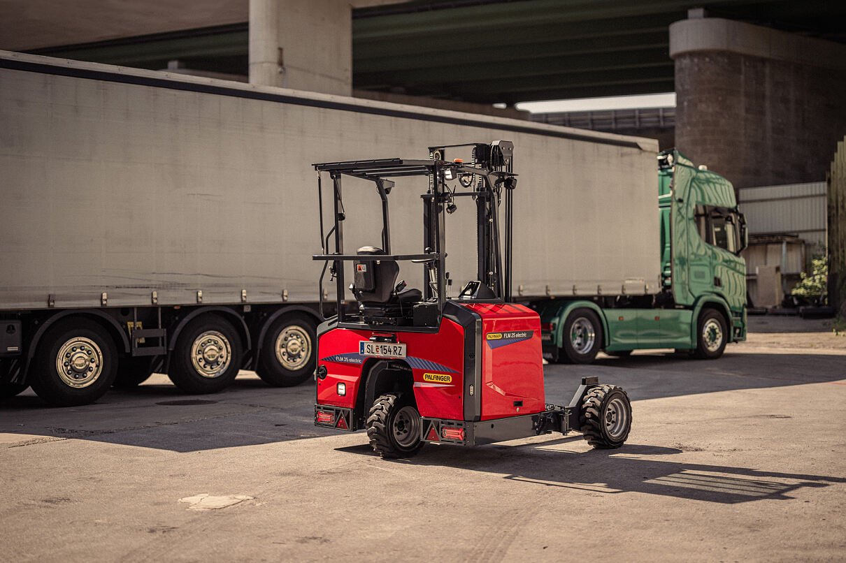 The new FLM 25 - maximum operator comfort and ultimate safety on site.