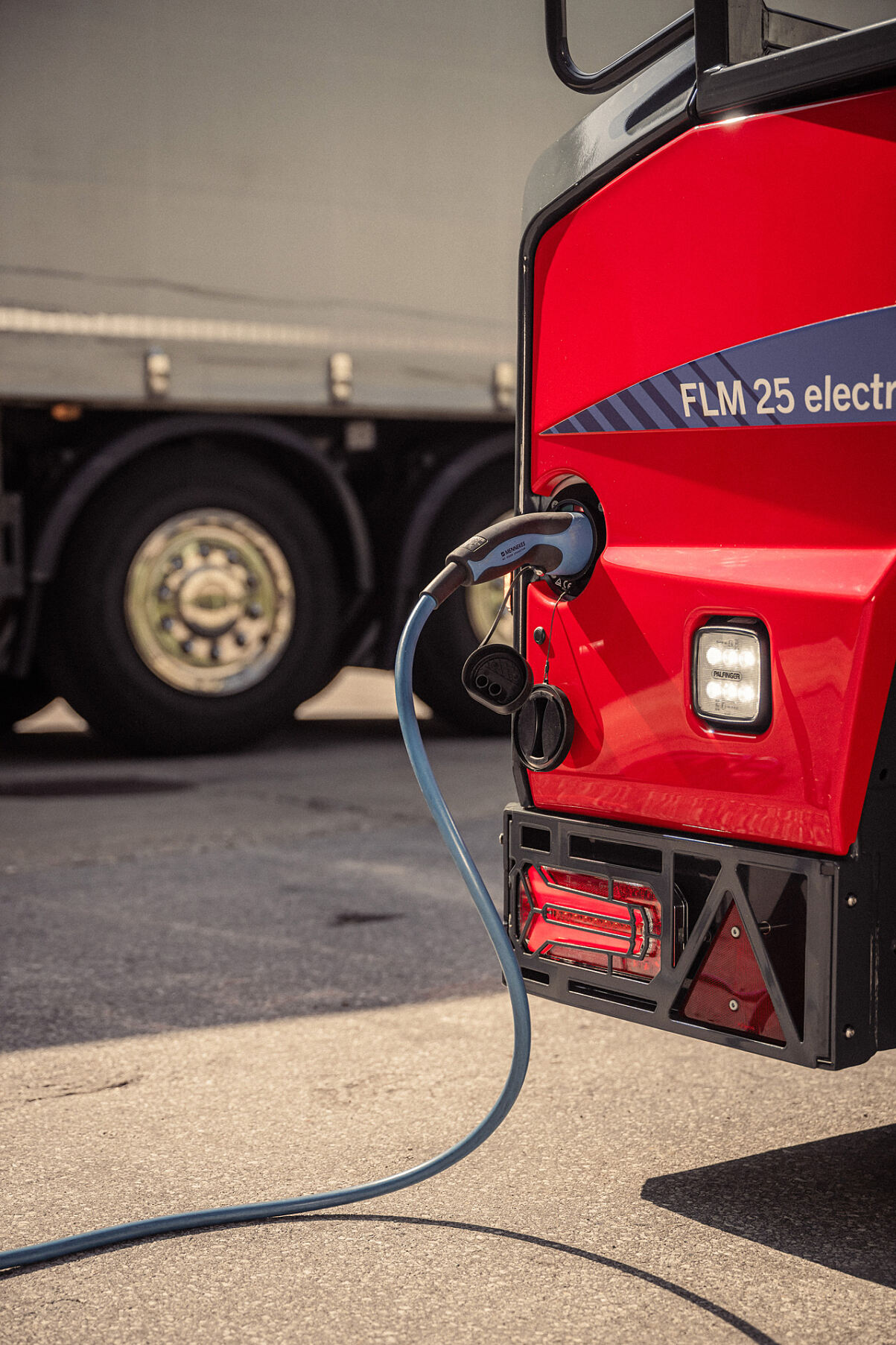 All models of the FL range are available as a fully electrified solution for quiet operations and low emissions.