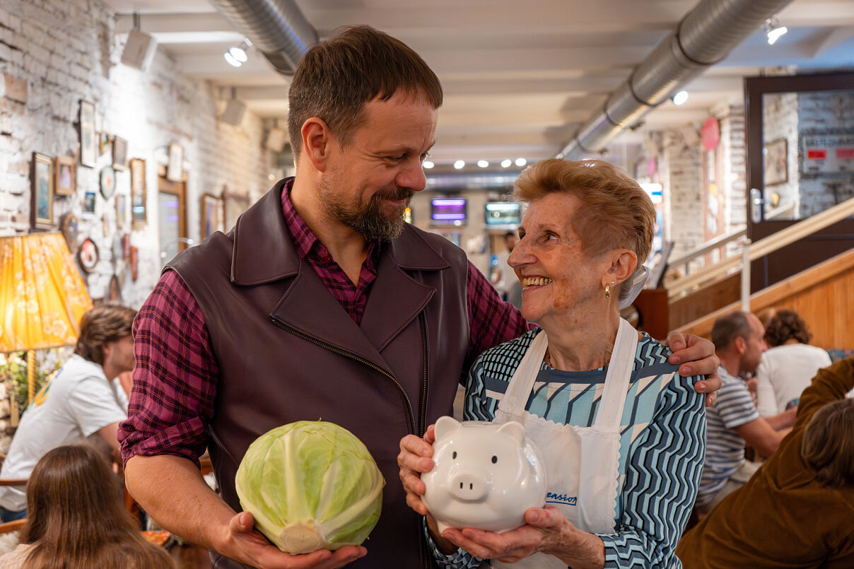 Generationencafé Vollpension Krautinvesting (im Bild: Gründer Moriz Piffl-Percevic mit Oma Marianne)