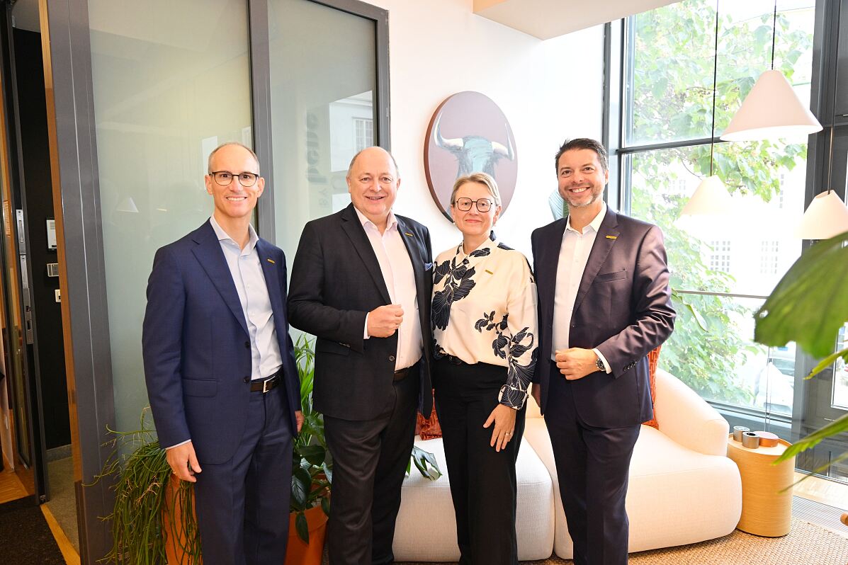 PALFINGER presents its new “Reach Higher” – Strategy 2030+: COO Alexander Susanek, CEO Andreas Klauser, CHRO Maria Koller and CFO Felix Strohbichler. 