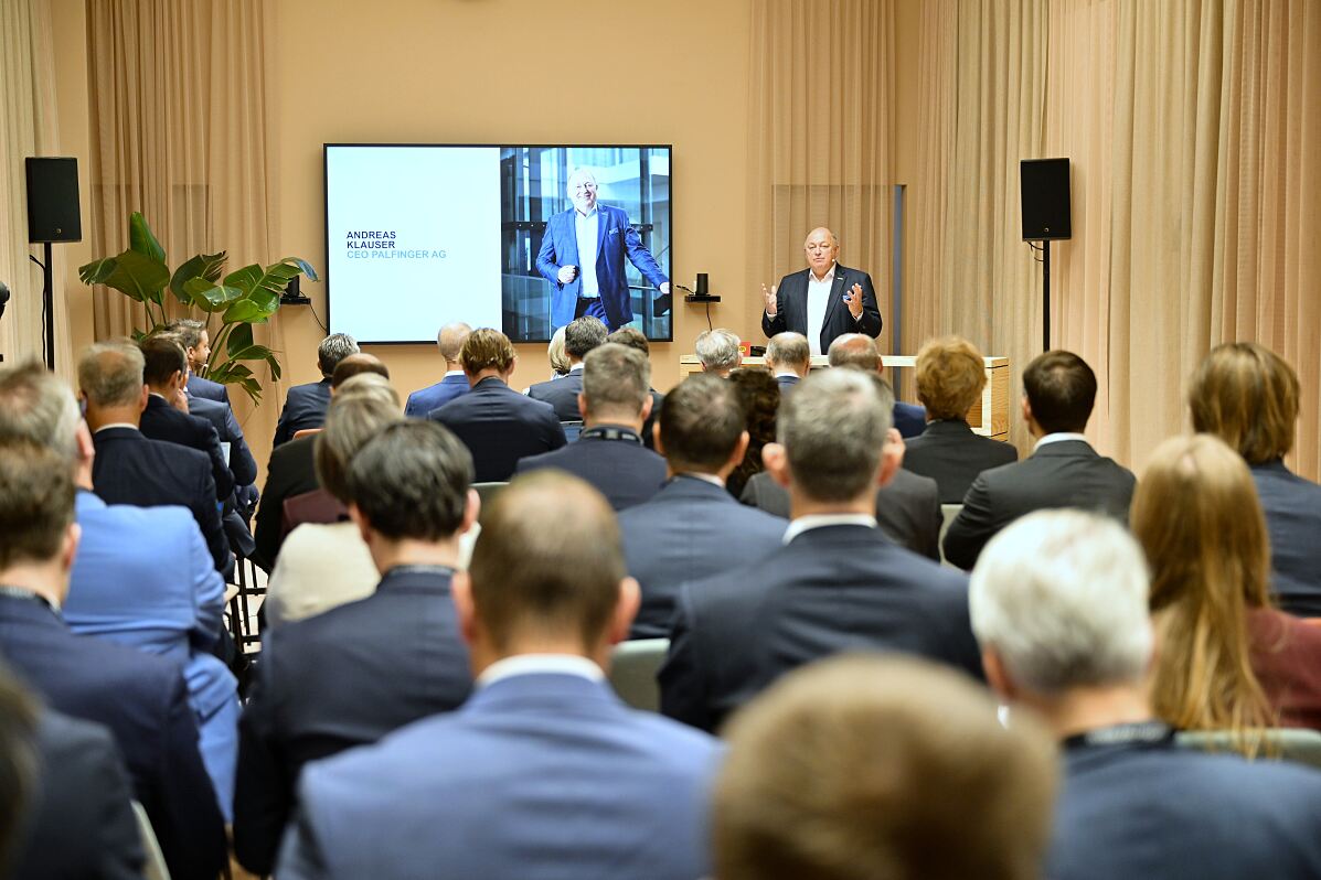 Andreas Klauser, CEO von PALFINGER, stellt die neue Unternehmensstrategie vor: Reach Higher – Strategie 2030+.