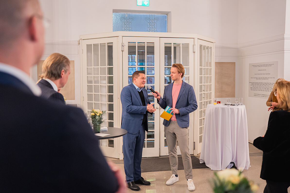 078_Neuroth_Secession