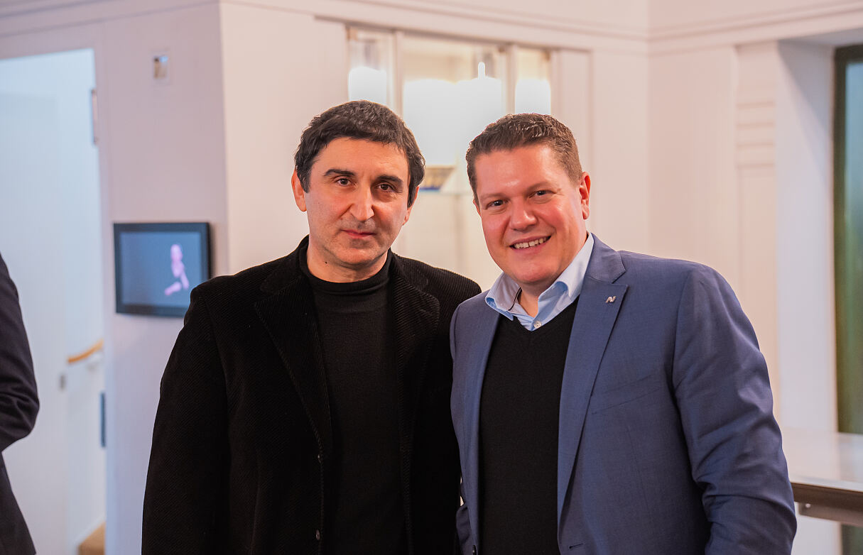 Lukas Schinko und Künstler Cevdet Erek