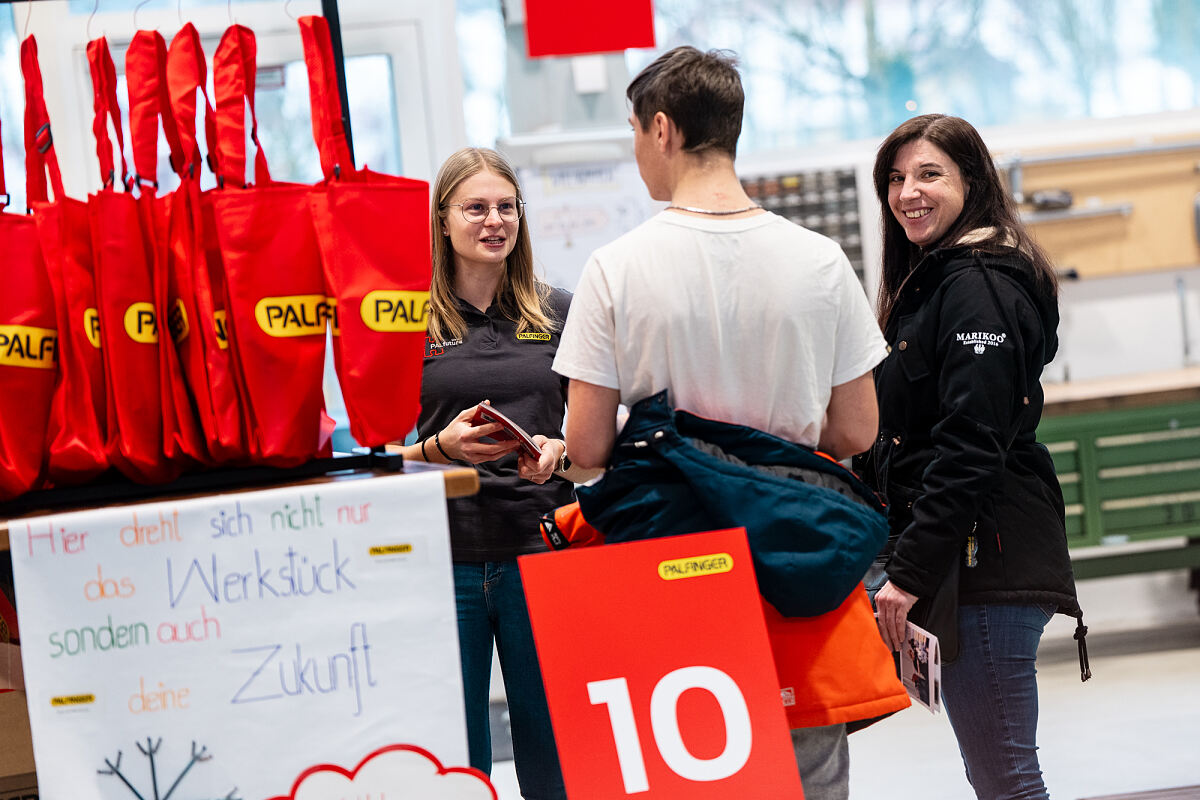 Ein Tag voller Einblicke beim Tag der Lehre von PALFINGER.