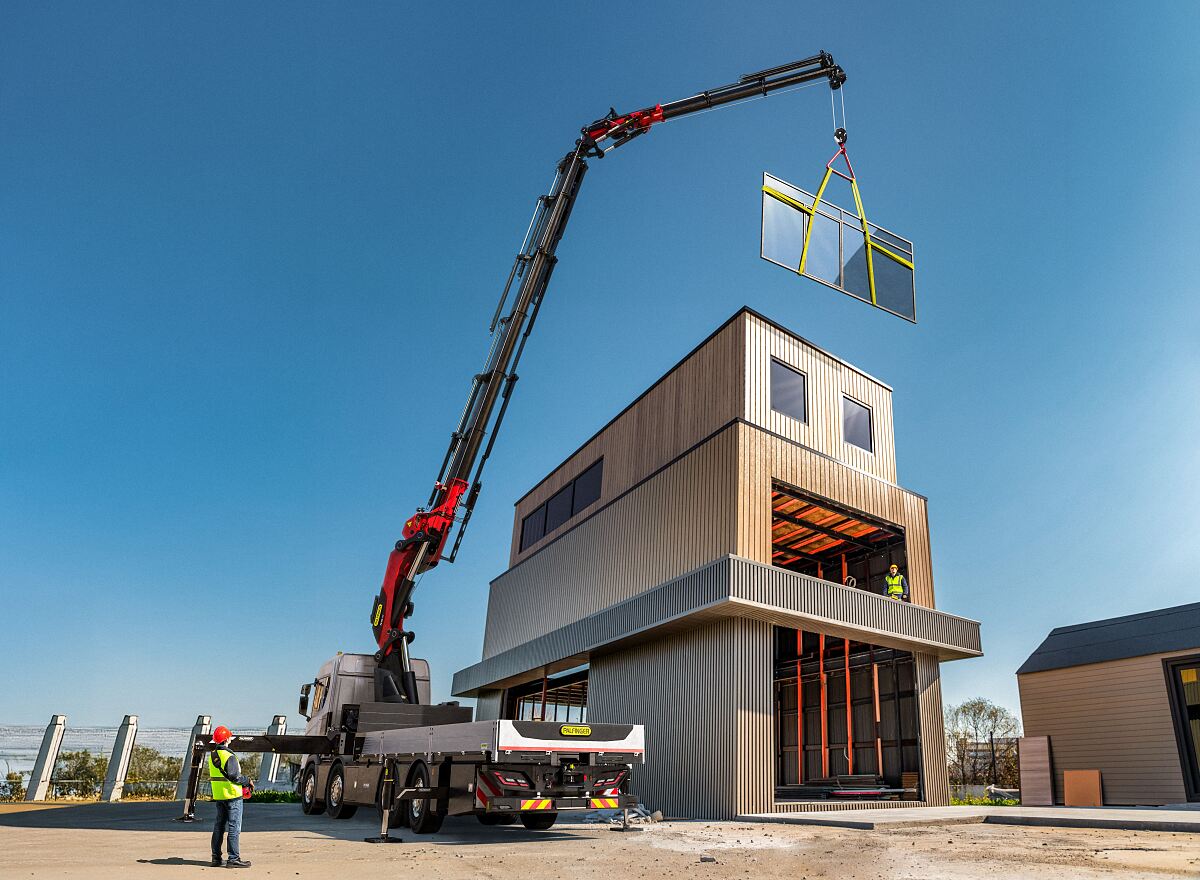 Built to Master Demanding Tasks the Smart Way: The New PALFINGER PK 720 TEC.